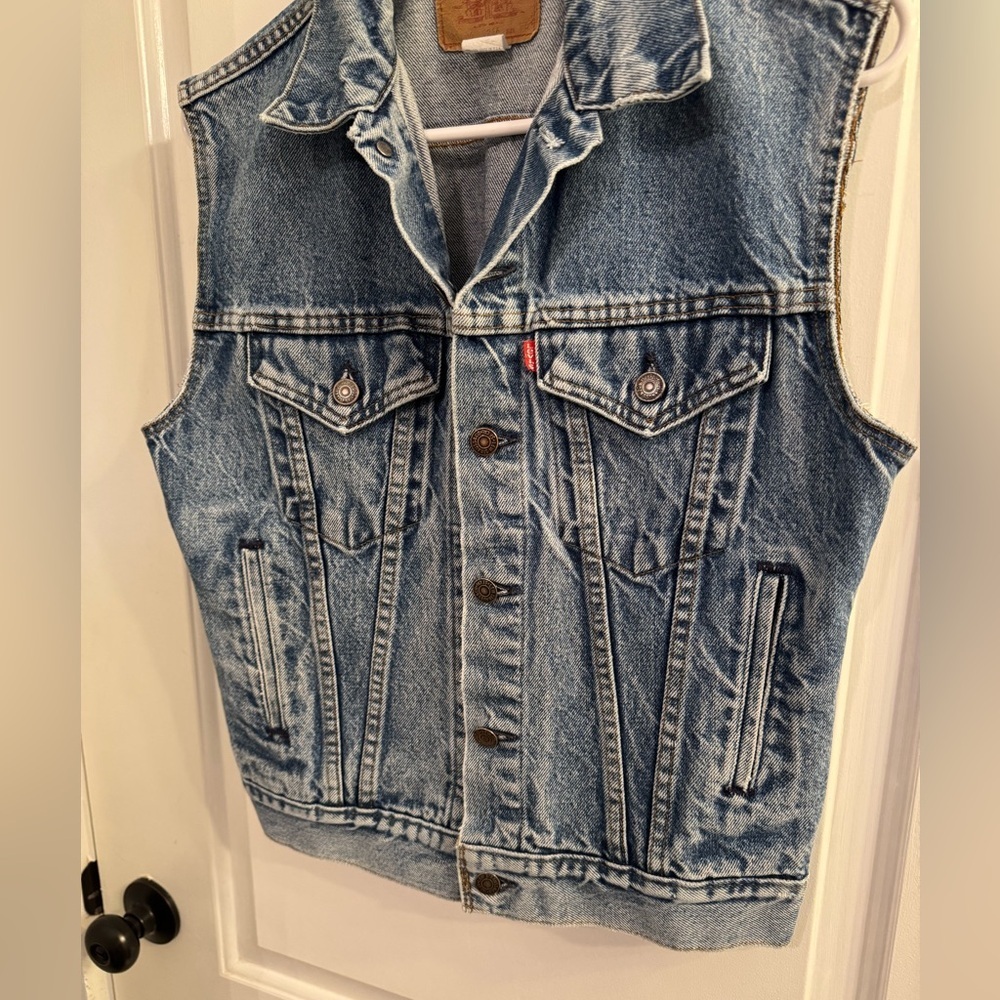 Vintage Levi’s Denim Vest Medium Light Wash Youth 20 Made in USA - Picture 5 of 7